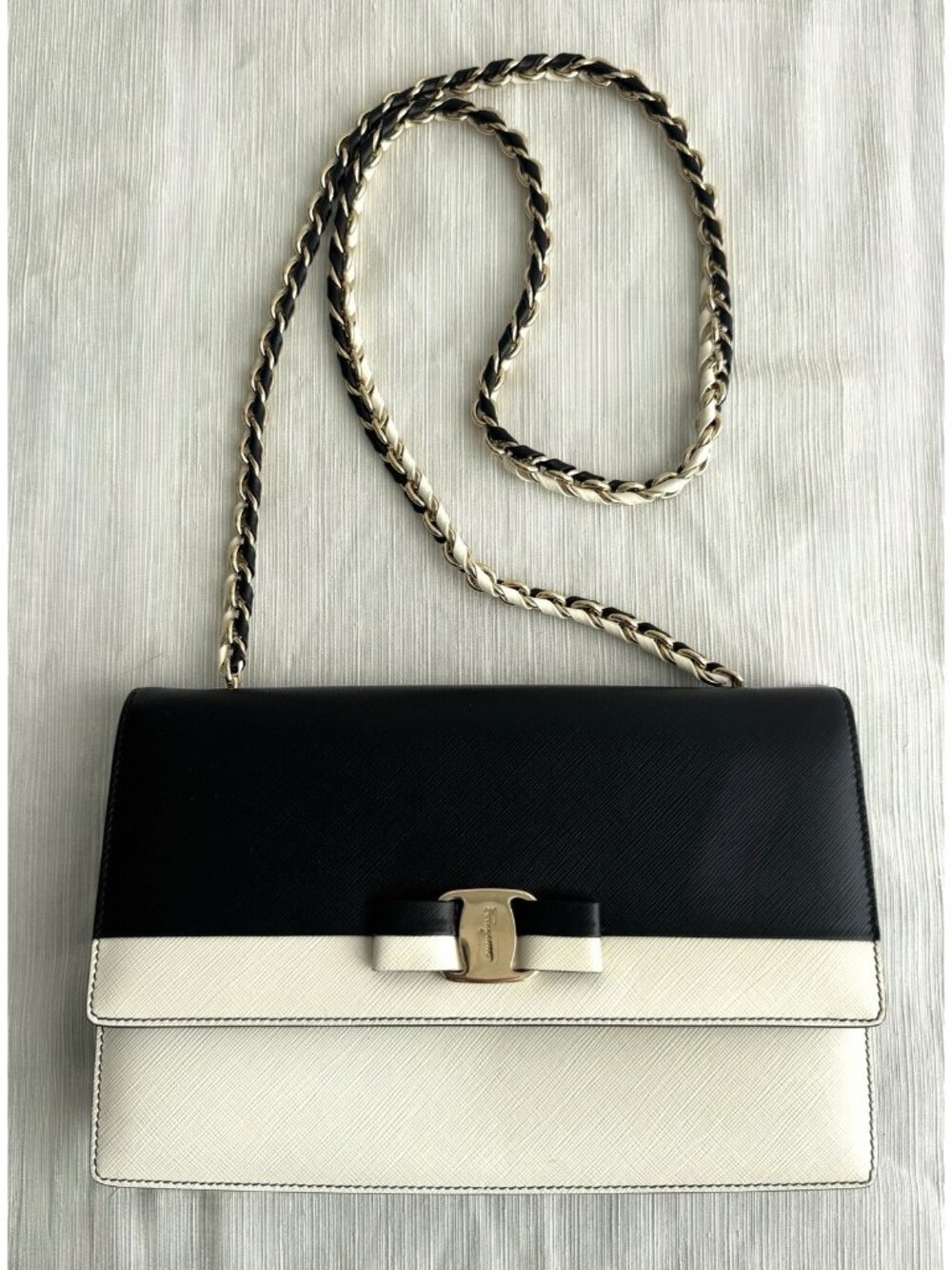 SALVATORE FERRAGAMO GINNY SHOULDER BAG Calf LEATHER Black + White w/ Chain Strap